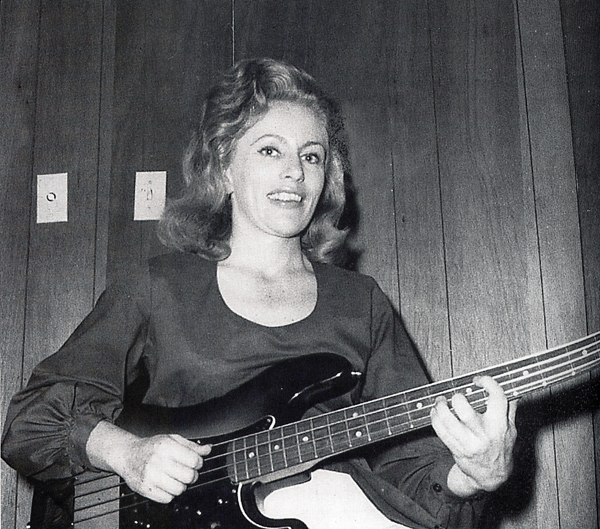 Carole Kaye & Fender Precision Bass en studio