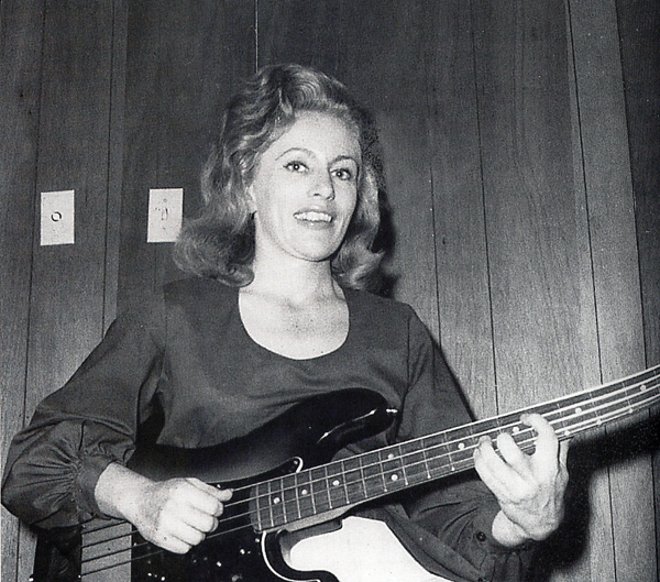 Carole Kaye Carole Kaye & Fender Precision Bass en studio